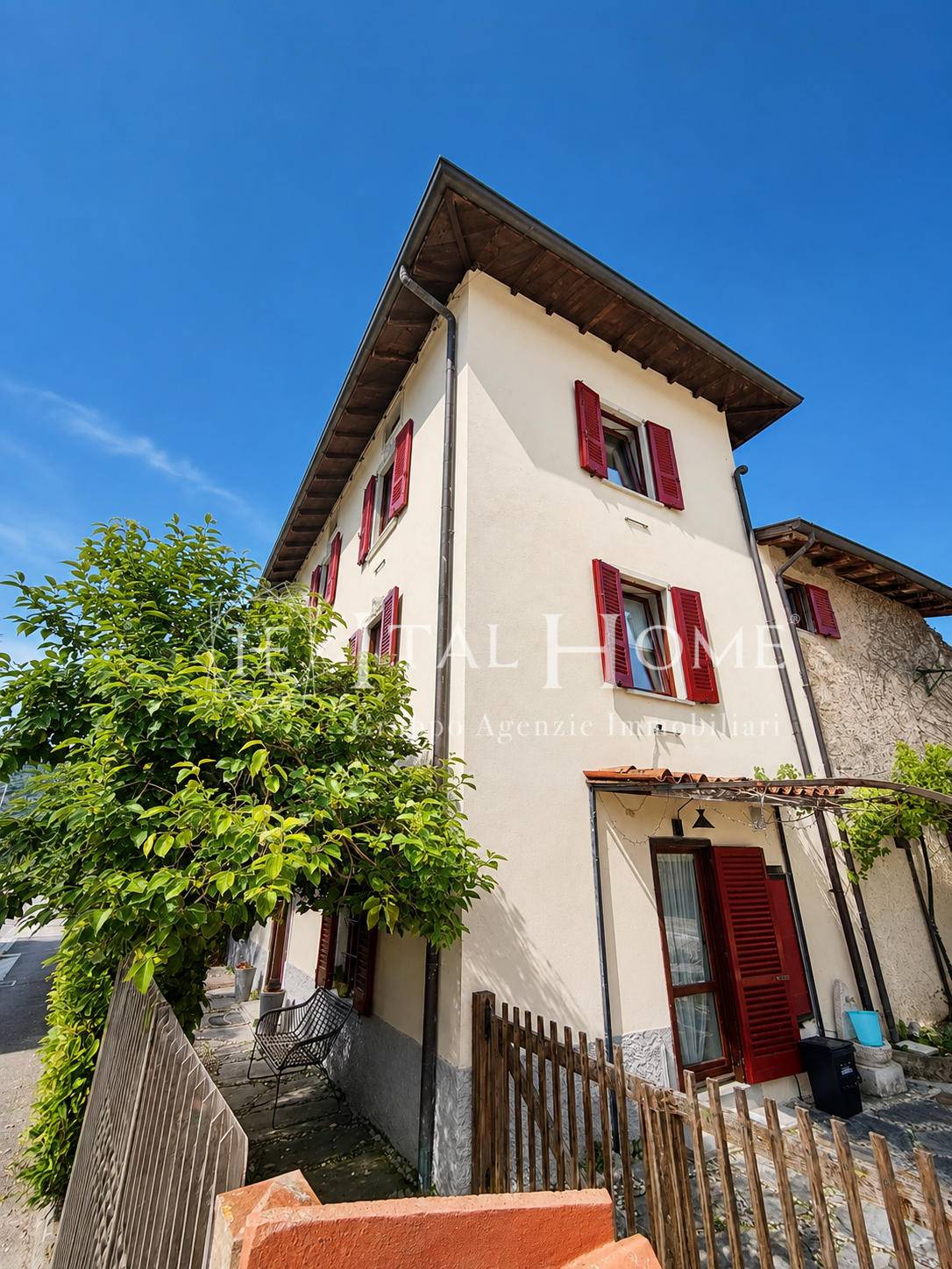 AI PIEDI DI CITTA' ALTA - ASTINO-LONGUELO - OCCASIONISSIMA VENDESI PORZIONE DI VILLA STILE LIBERTY. SOLO DA NOI € 375.000