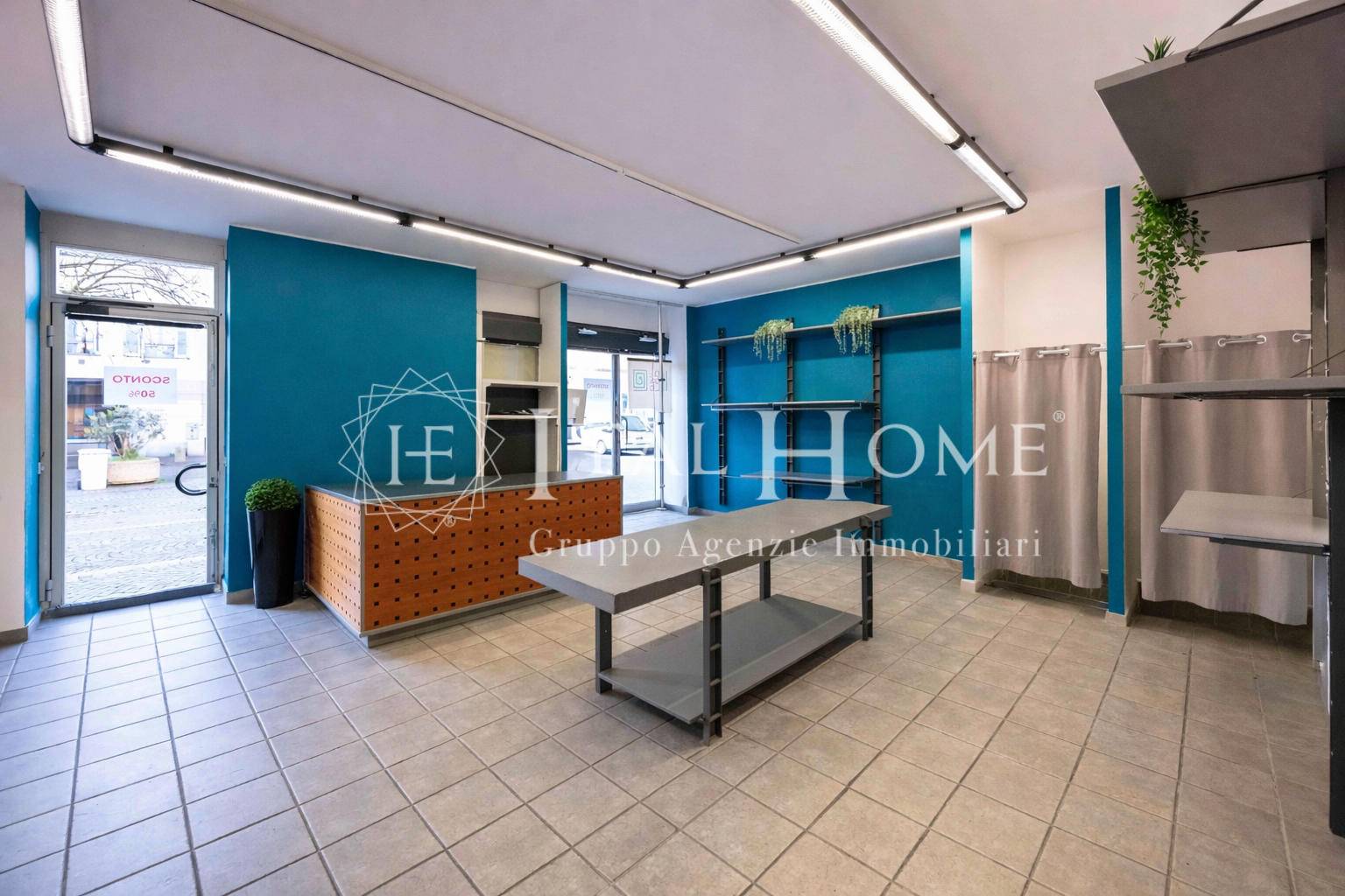 GORGONZOLA CENTRALISSIMO -VENDESI NEGOZIO - 4 VETRINE - OTTIMA VISIBILITA'... UN NEGOZIO CHE SI FA NOTARE-UN INVESTIMENTO CHE FUNZIONA!