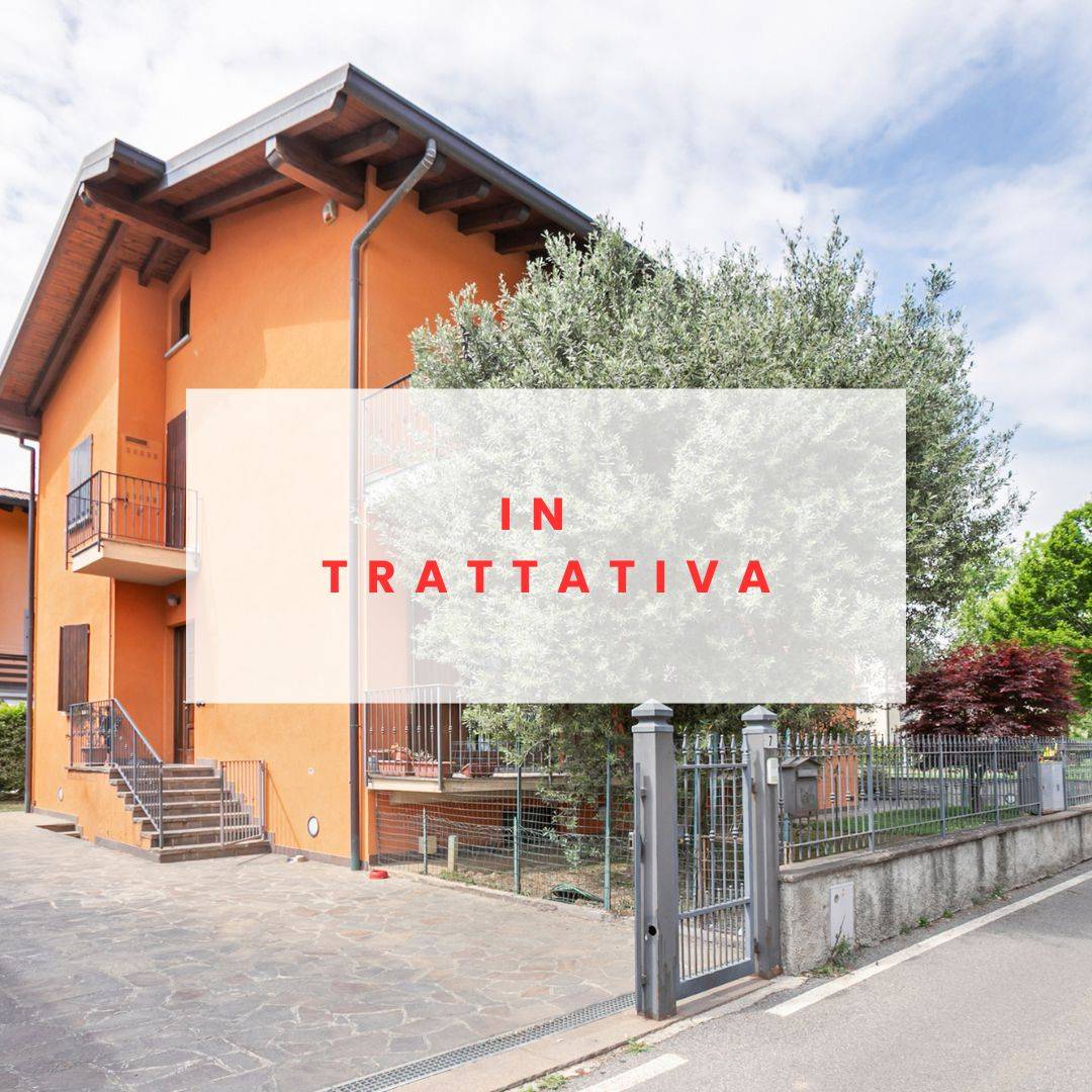 GORLE-VILLA BIFAMILIARE TUTTA SU UNICO PIANO - GIARDINO 300mq, REPARTO AUTO, LIBERA SU 4 LATI! OCCASIONISSIMA!!!