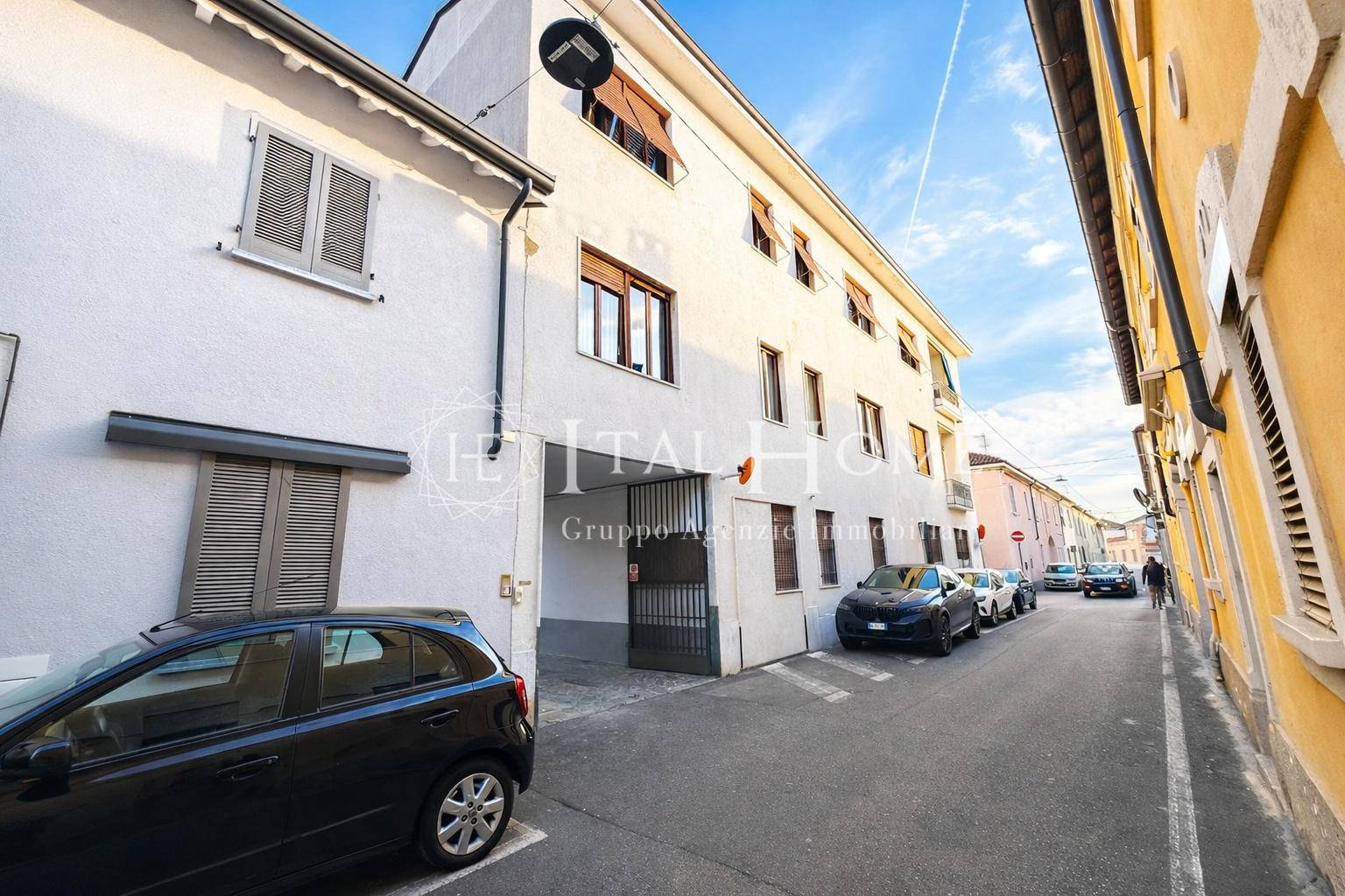 DESIO VENDESI APPARTAMENTO A REDDITO € 99.000- QUADRILOCALE + SERVIZI. OCCASIONE!