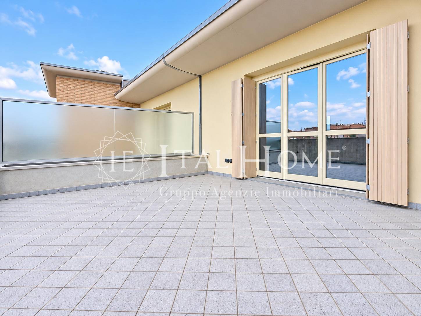 BERGAMO CENTRALISSIMO- IN NUOVO EDIFICIO CLASSE ENERGETICA A - VENDESI VERO ATTICO CON TERRAZZA STELLARE AL PIANO- VISTA IMPAGABILE!